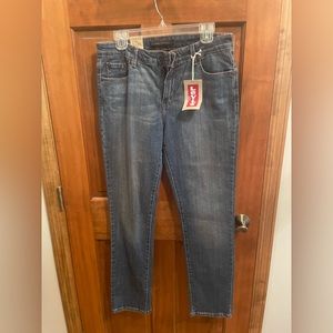 Ladies Levi’s New Jeans